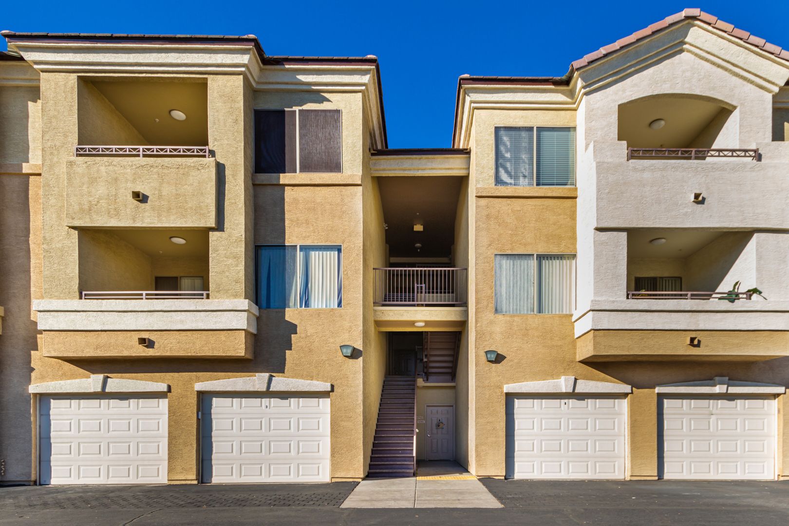 Phoenix House: 18416 N Cave Creek Rd # 3036