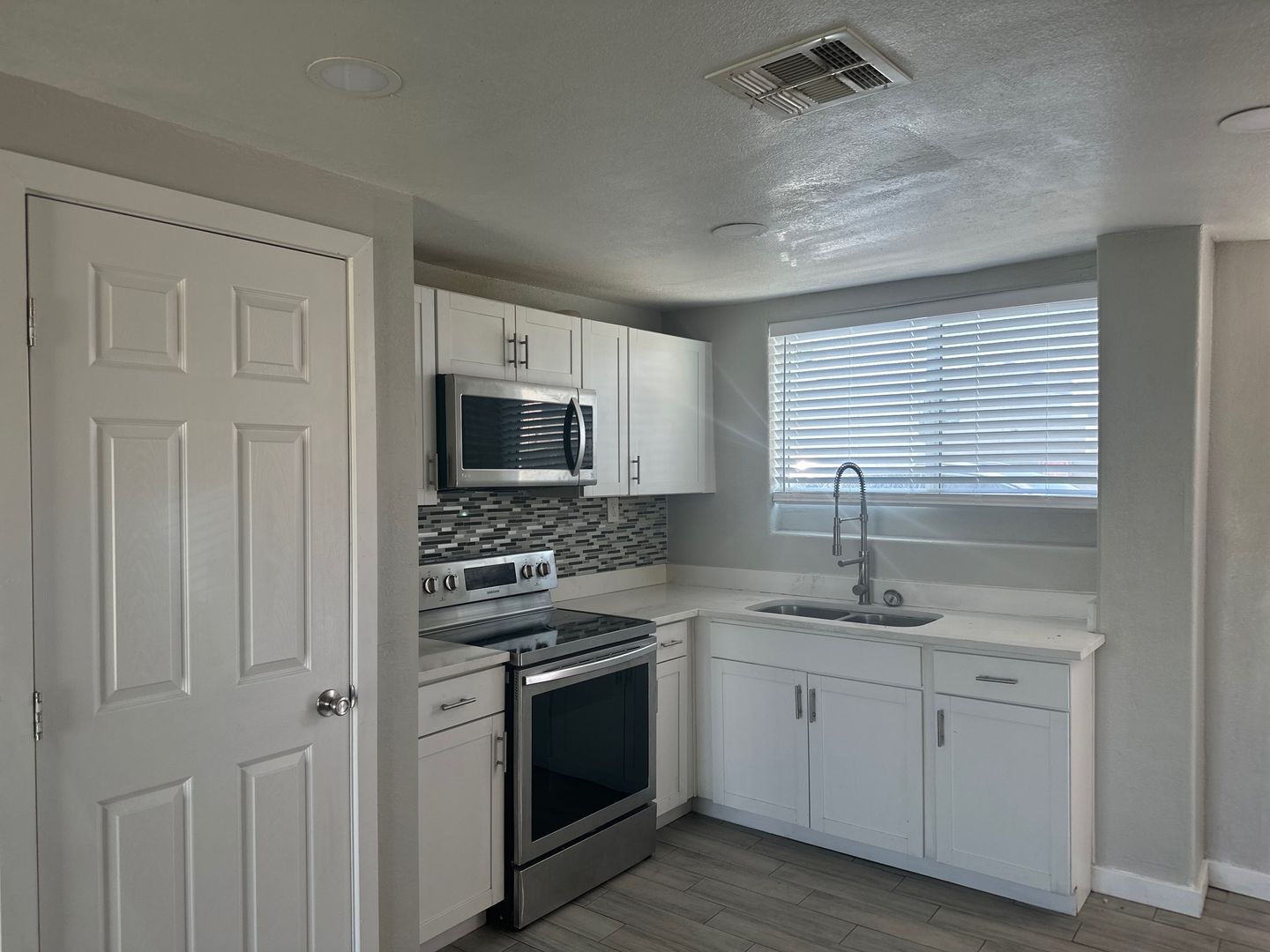 Phoenix Apartment: 5113 & 5123 N. 17th Ave. - 5113 - Unit 2