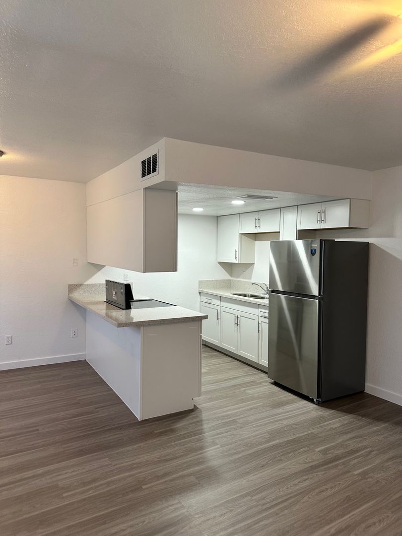 Phoenix Apartment: 16801 N. 26th Street