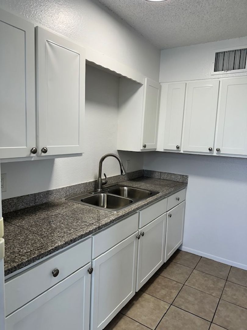 Phoenix Apartment: 2525 N. 52nd Street - Unit 5