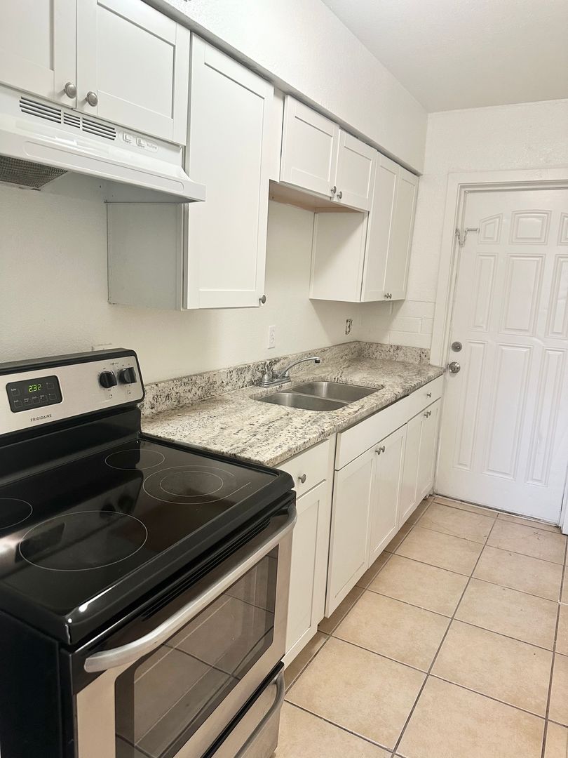 Phoenix Apartment: 2033 W Madison Street