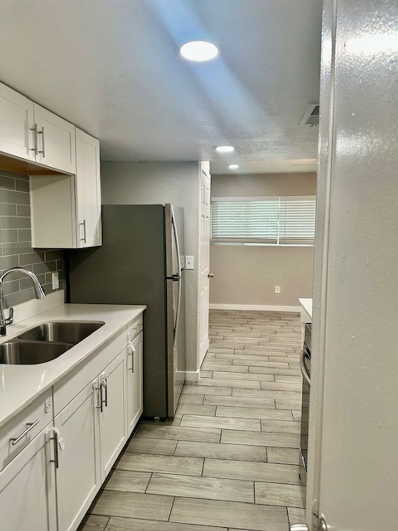 Phoenix Apartment: 16801 N. 26th Street