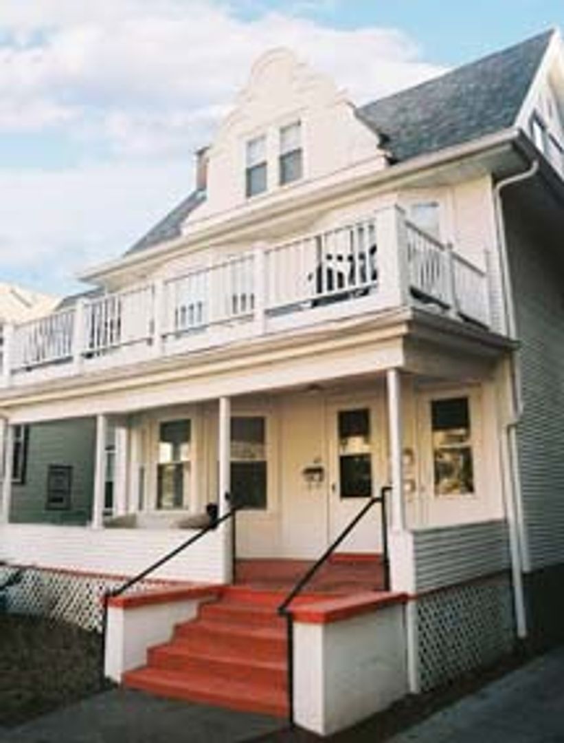 Madison Apartment: 137-139 W. Gilman Street