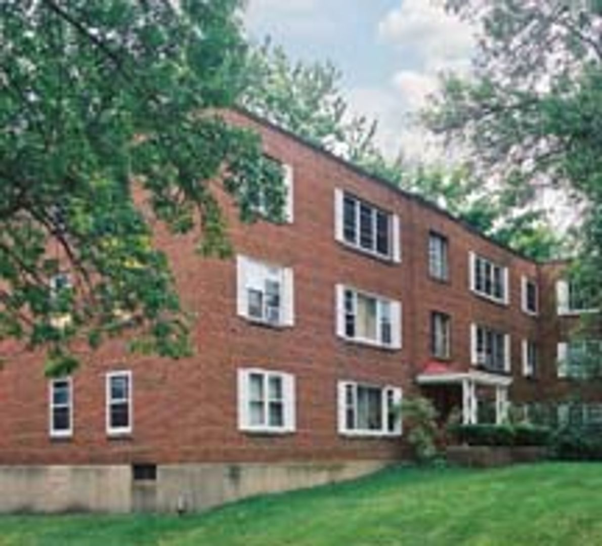 Madison Apartment: 33 Sherman Terrace #3