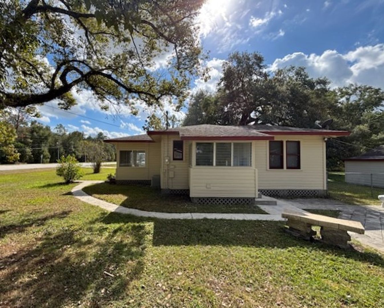 Brooksville House: 8469 Cobb Rd