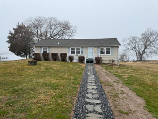 Waterfront Gem with amazing views! – photo 1