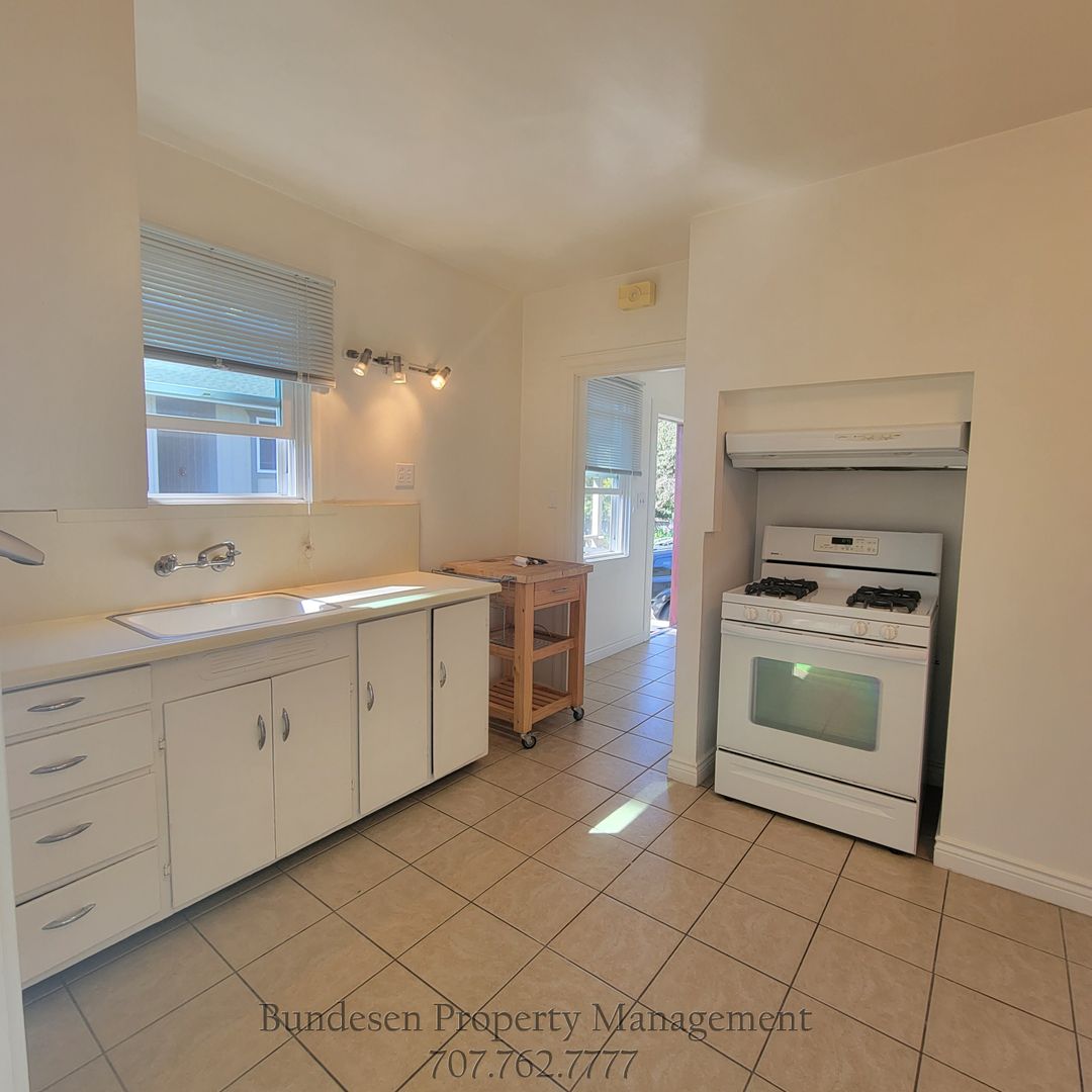 Petaluma Apartment: 415 & 417 Kentucky Street