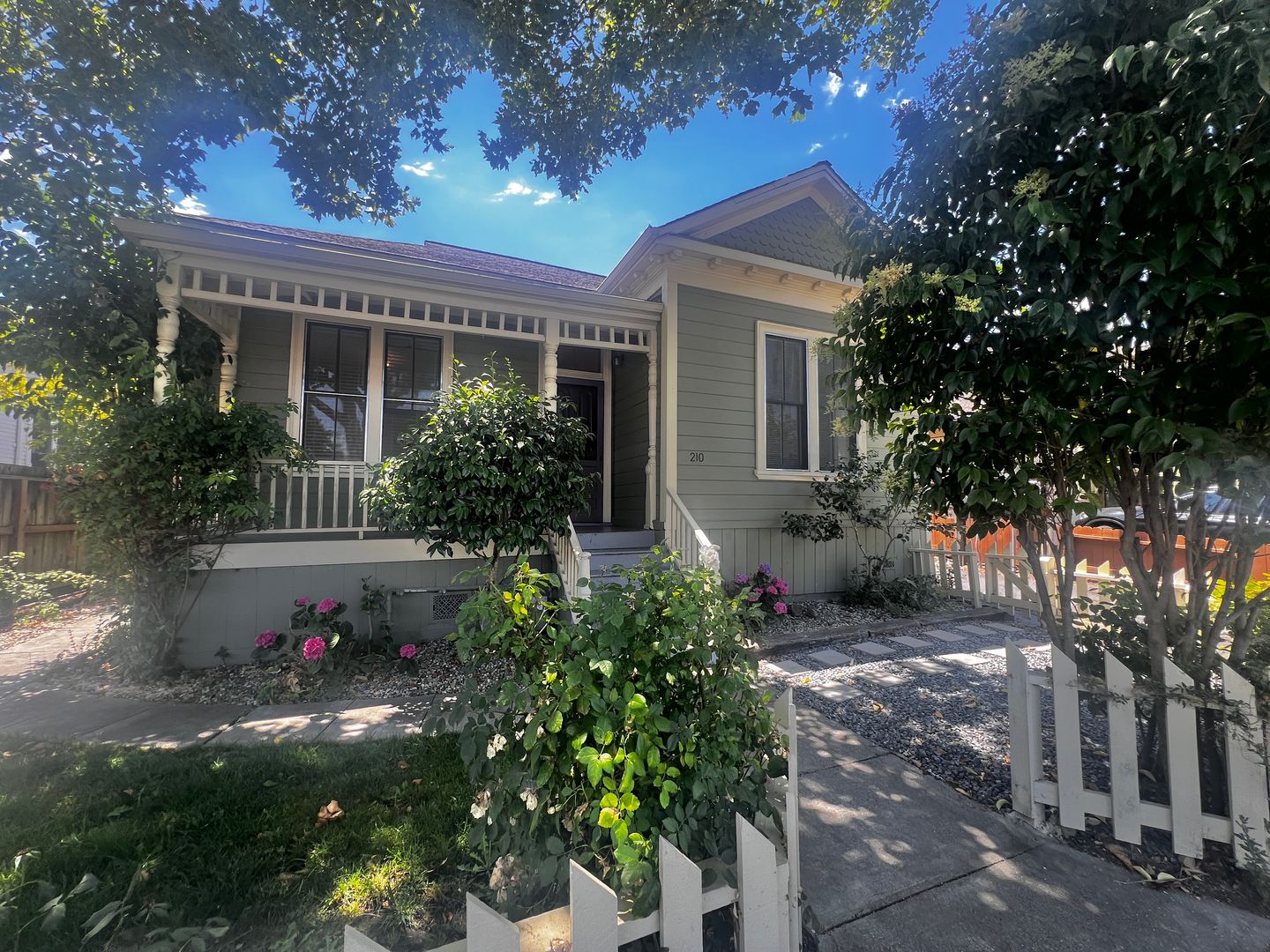 Petaluma Apartment: 210 Fifth Street