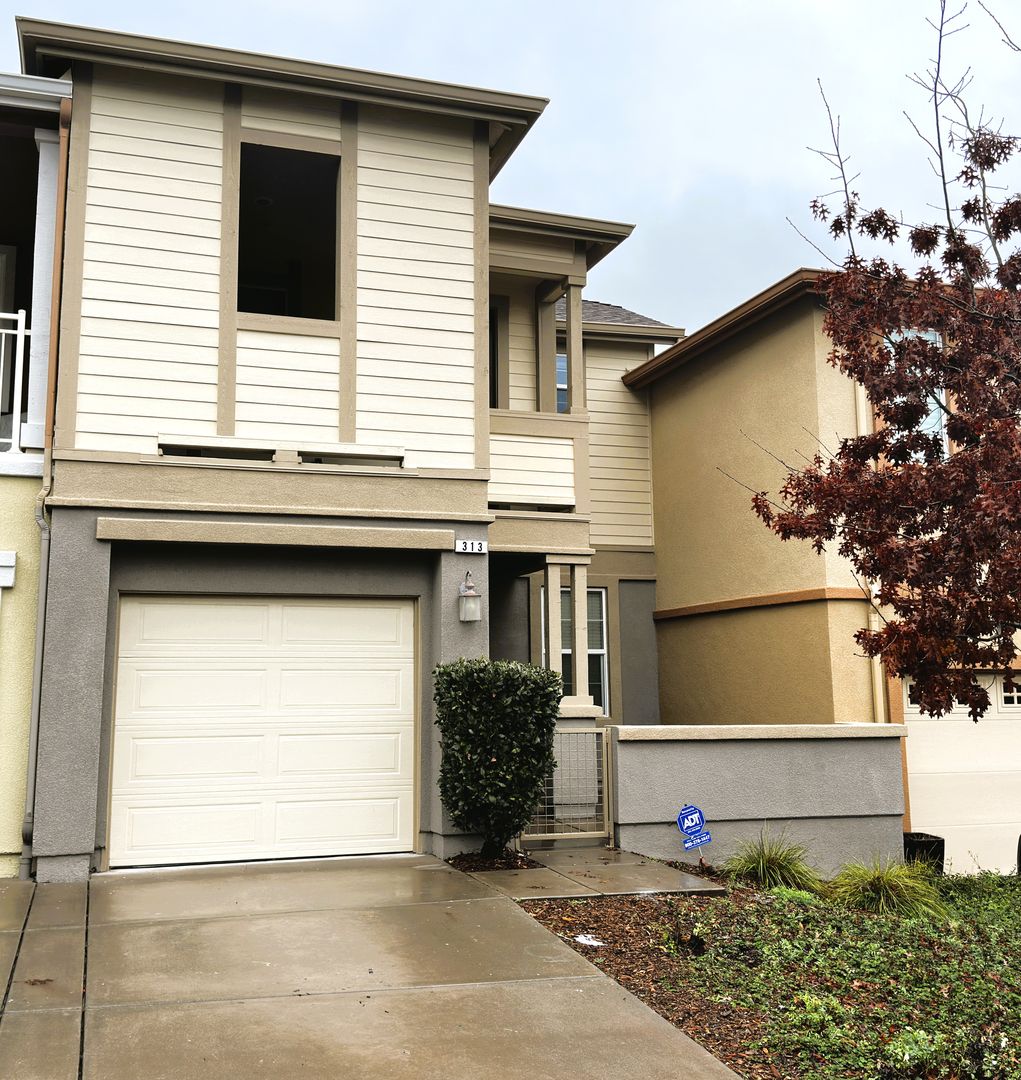 Petaluma House: 313 Jacquelyn Lane