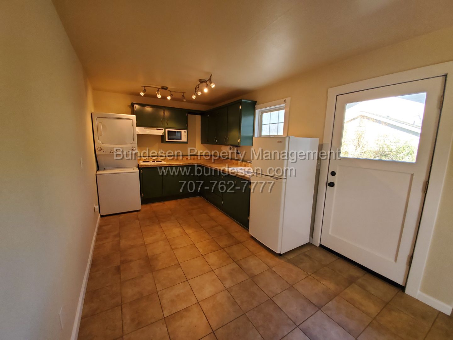 Penngrove House: Oak Street, Penngrove - Studio