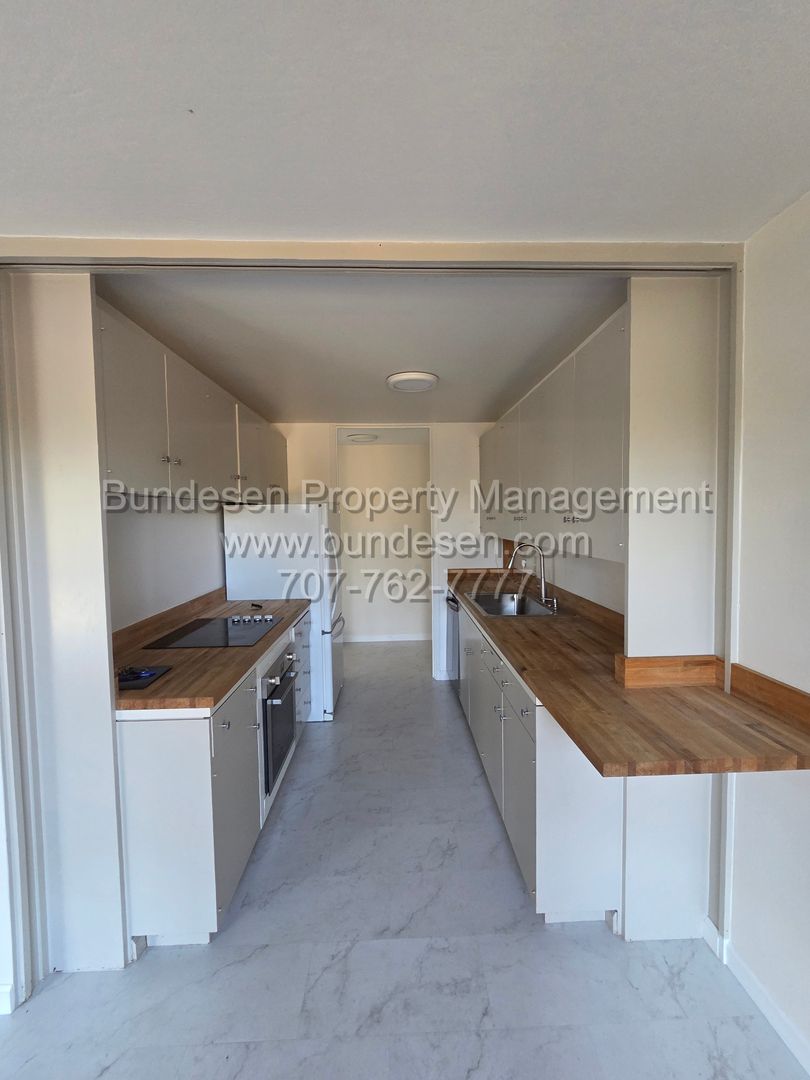 San Rafael Condo: 9 Forest Lane