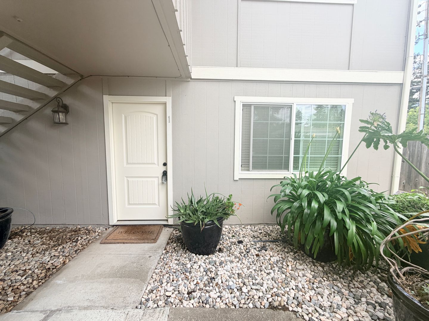 Santa Rosa Apartment: 92 Hendley Street