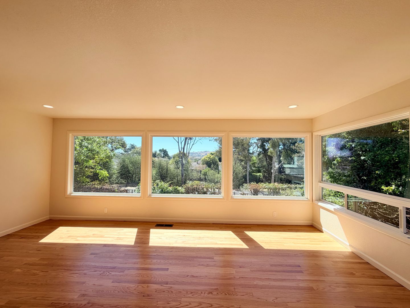 Corte Madera House: 11 Birch Avenue