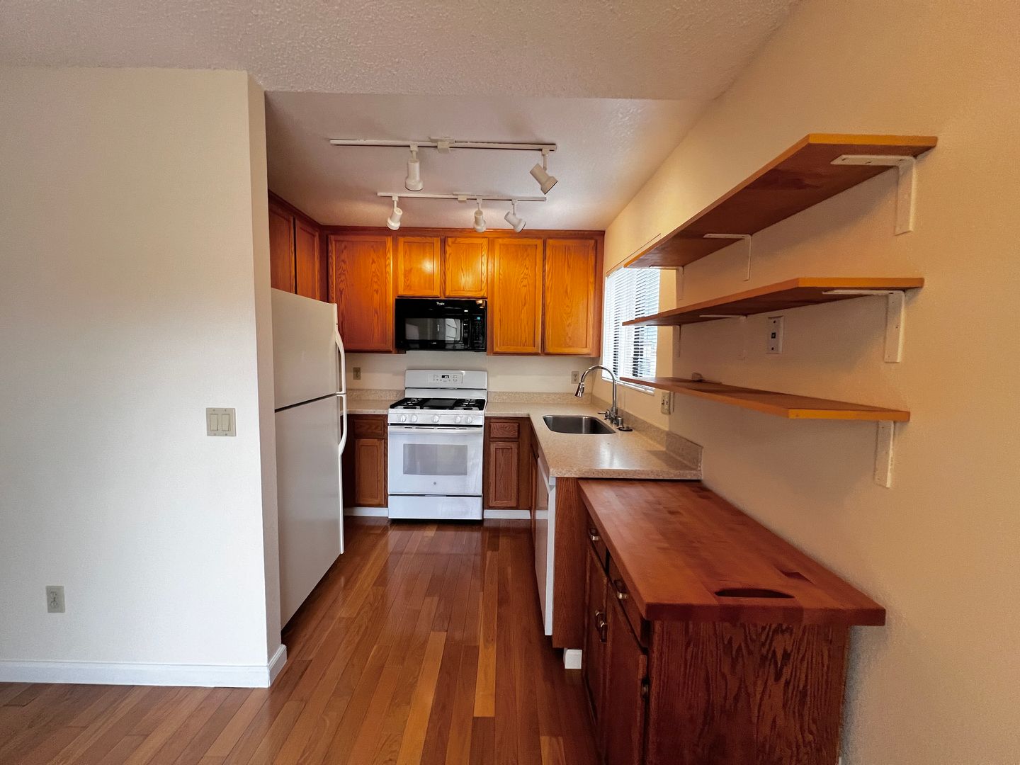 Petaluma Townhome: 106 Park Place Drive