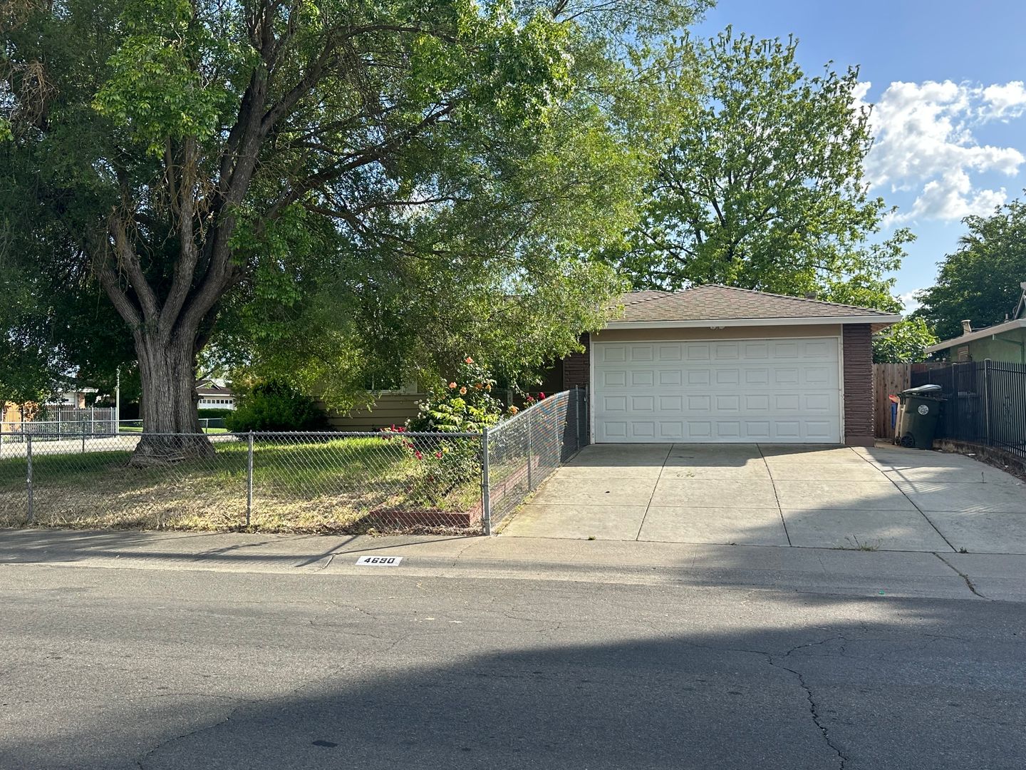 Sacramento House: 4690 Brookfield Drive