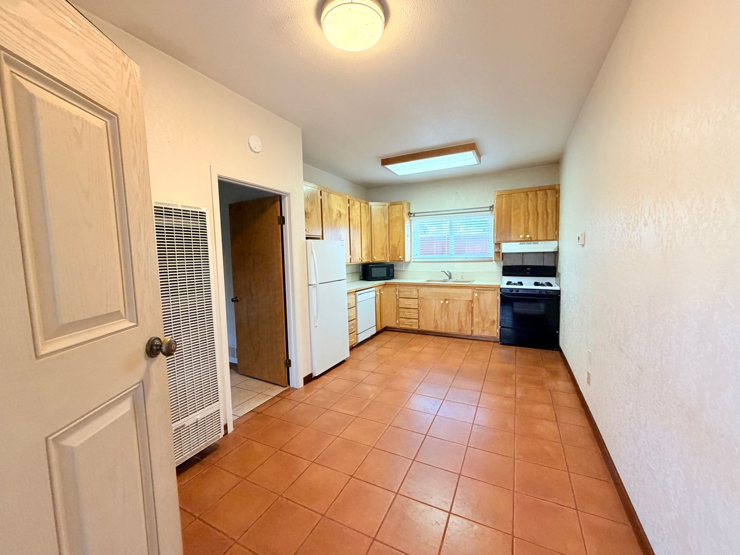 Petaluma House: 18 Webster Drive, Unit A