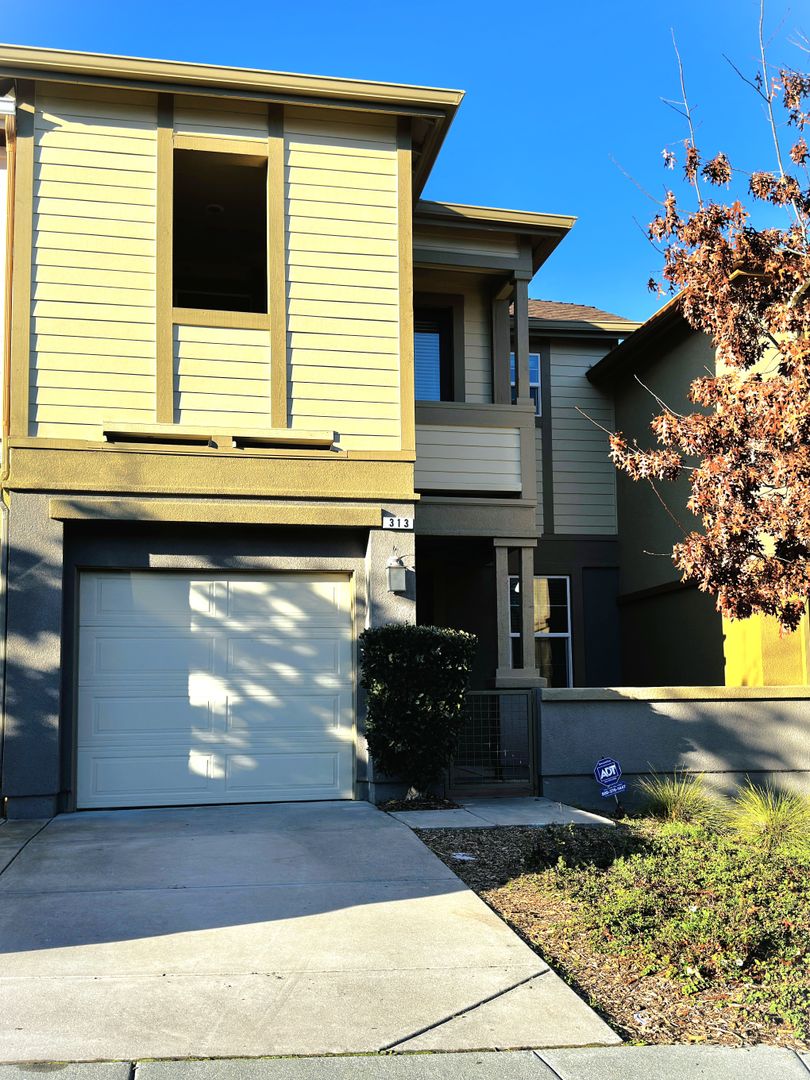 Petaluma House: 313 Jacquelyn Lane