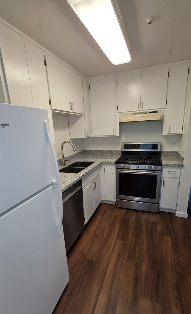 Cotati Apartment: 325 East Cotati Avenue