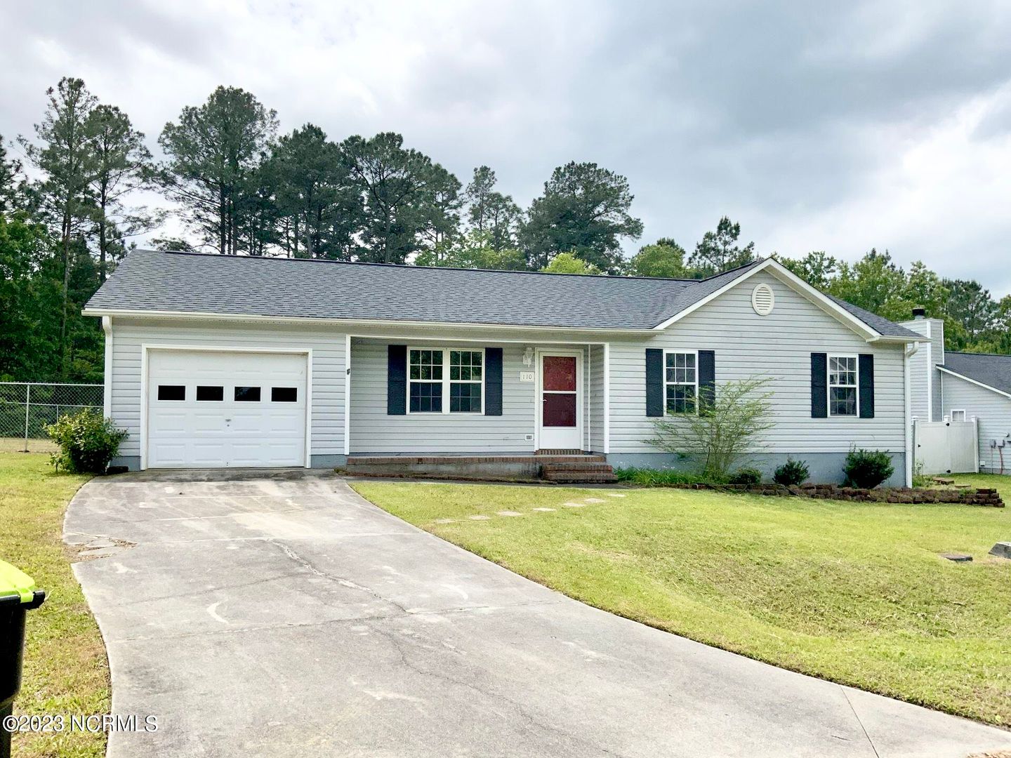 Jacksonville House: 110 Littleleaf Court