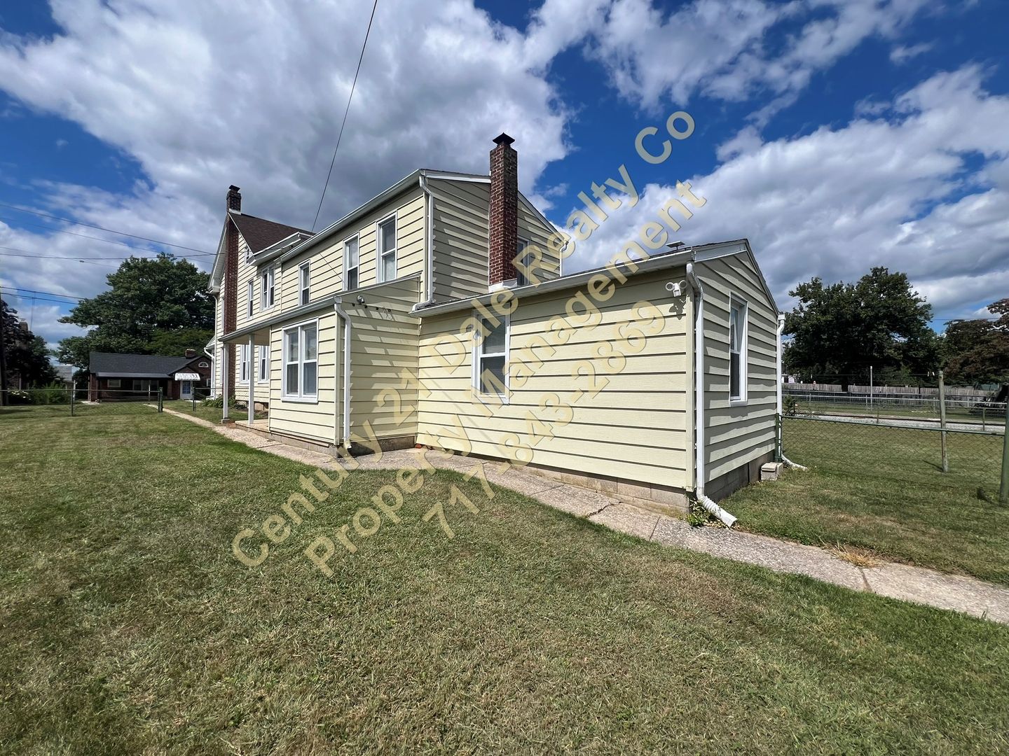 Dallastown Apartment: 307 S Pleasant Ave - B