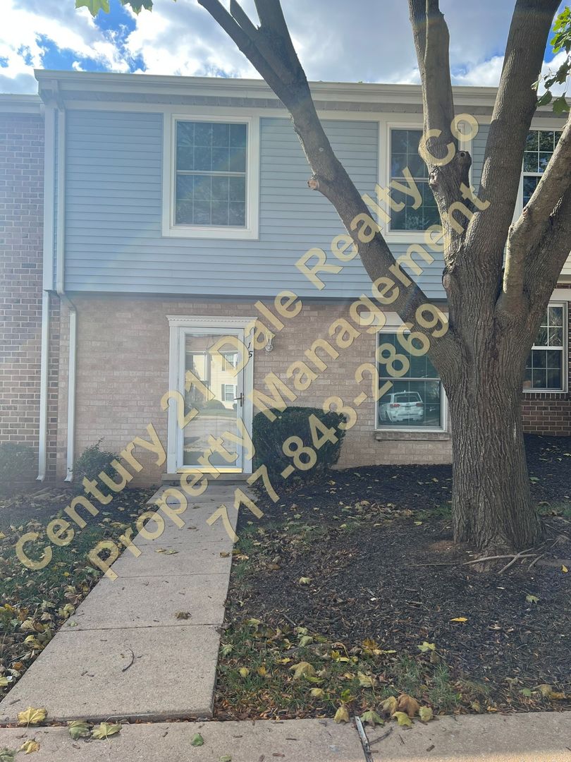 Lovely 2 BR, 1.5 Bath townhome in the Lexington Woods Condo located in Central York School District