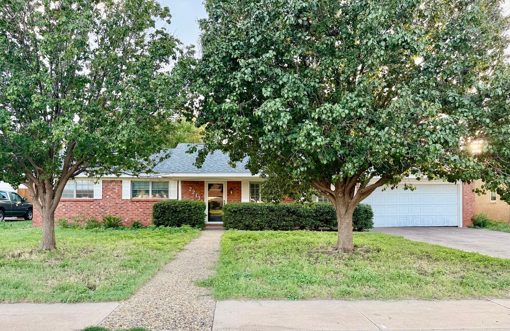 Midland House: 2213 Culver Dr