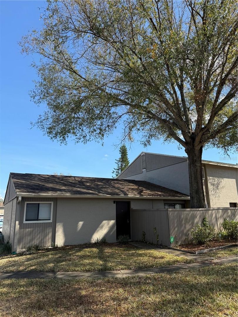 Temple Terrace House: 8608 Lake Isle Drive