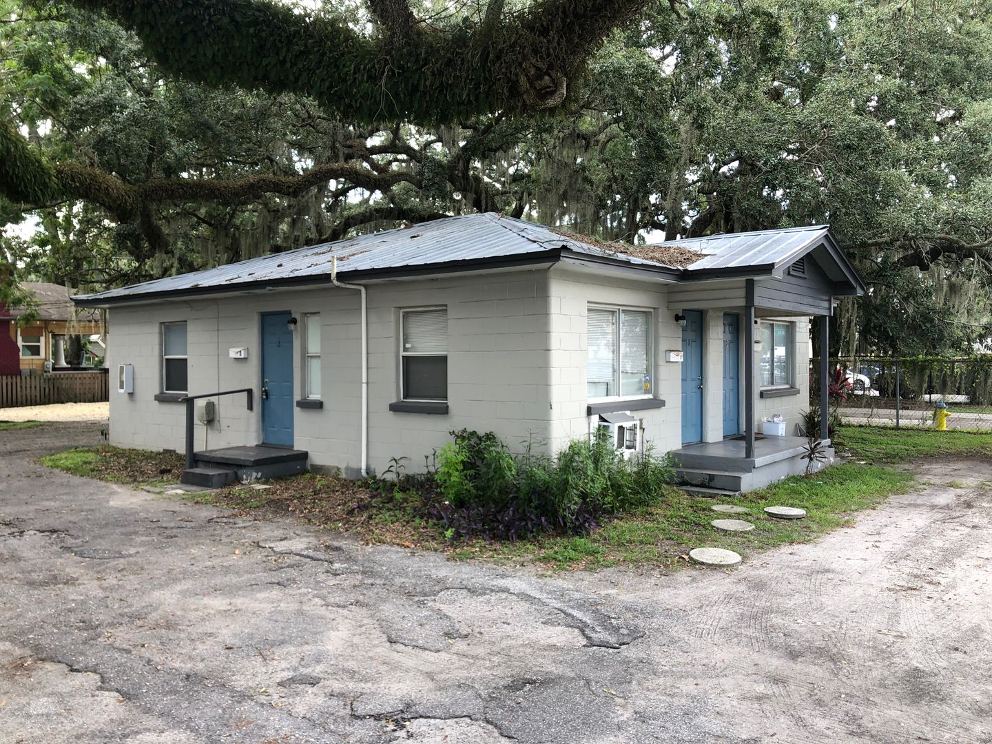 Tampa Apartment: 7208 N Nebraska Ave