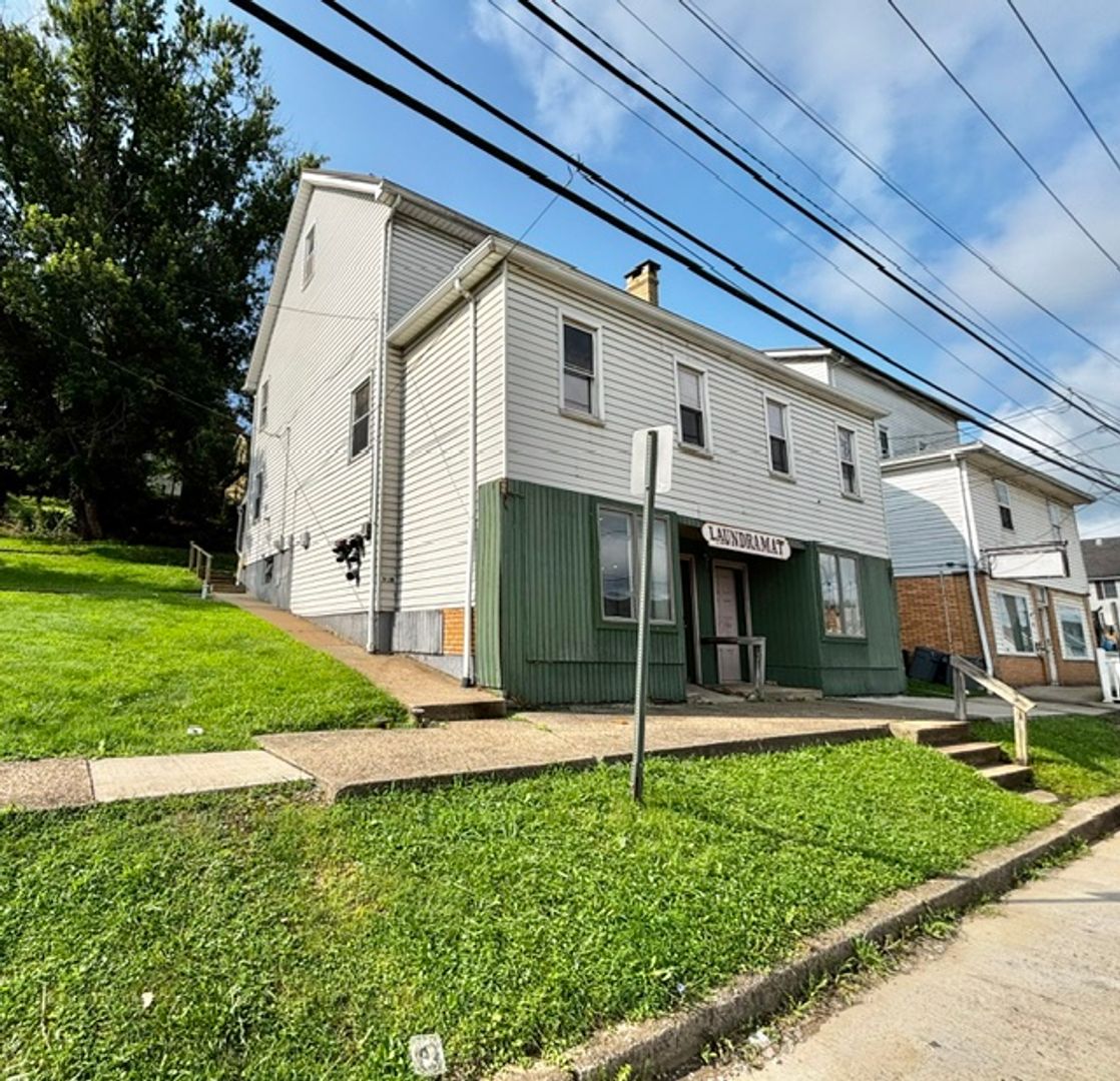 Herminie Apartment: 512 Sewickley Avenue