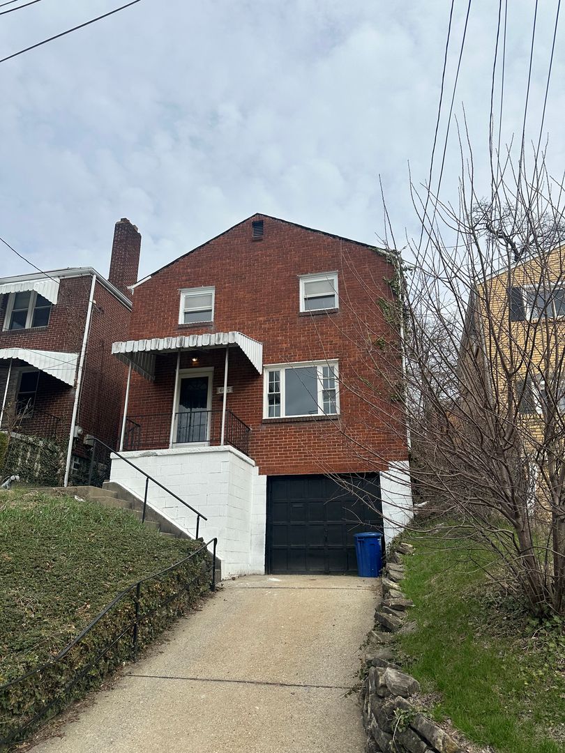 Pittsburgh House: 647 Dunster Street