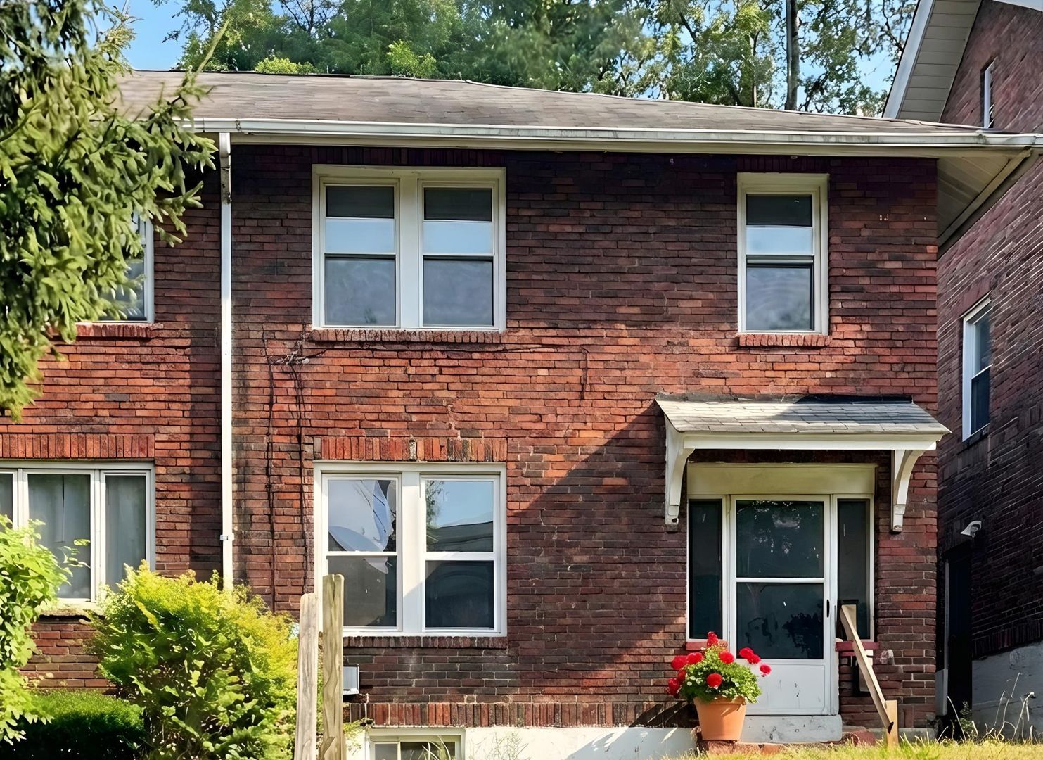 Clairton Townhome: 231 Connecticut Ave
