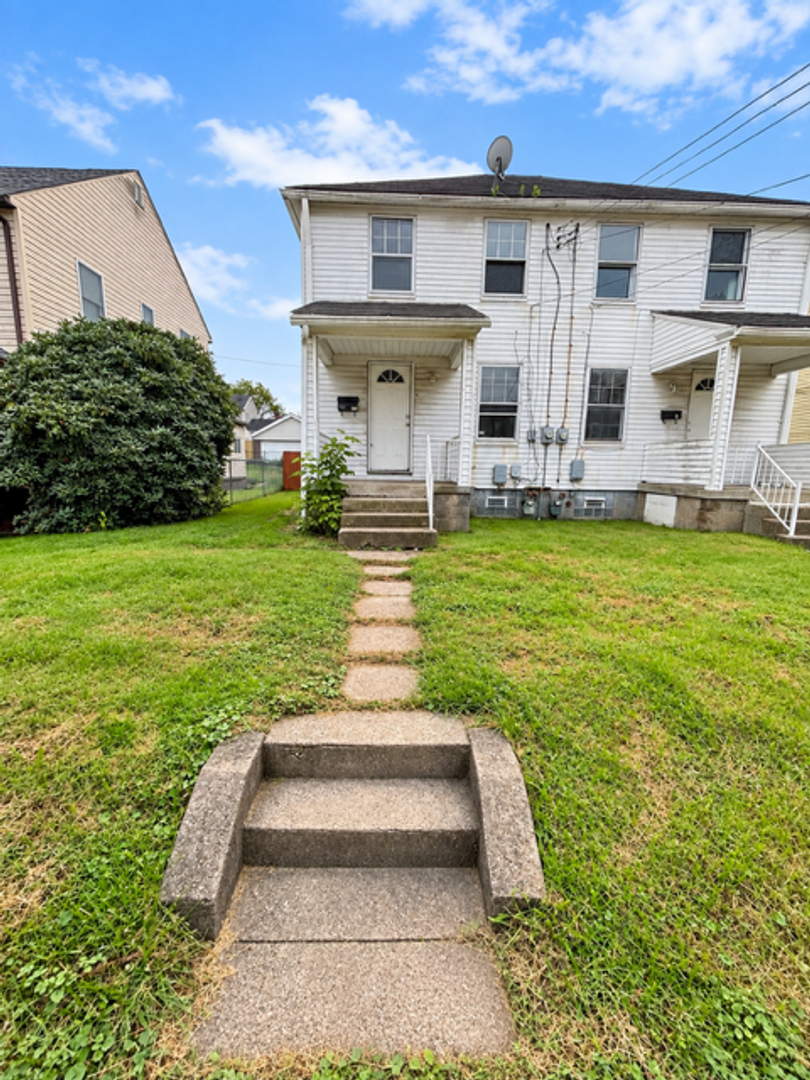 Clairton Townhome: 616 Farnsworth Ave