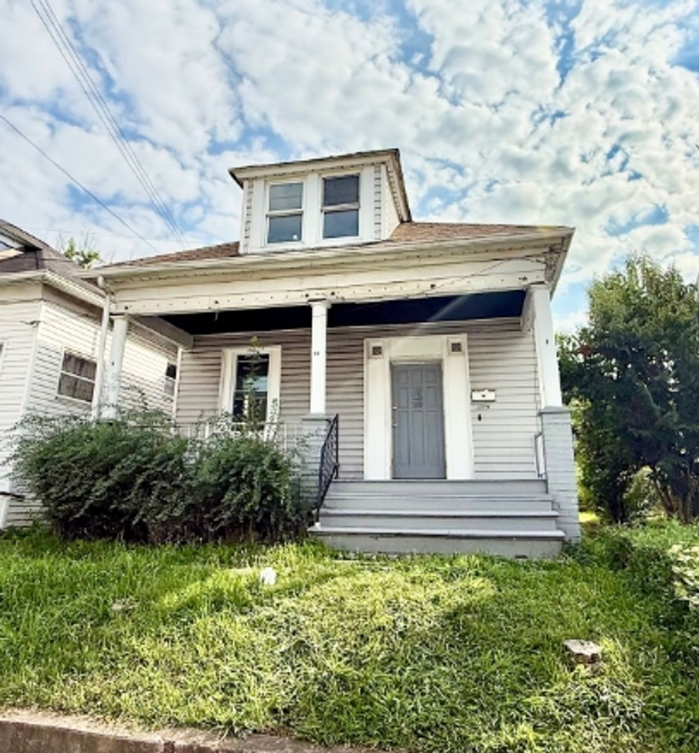 Clairton House: 419 N 4th St - 1