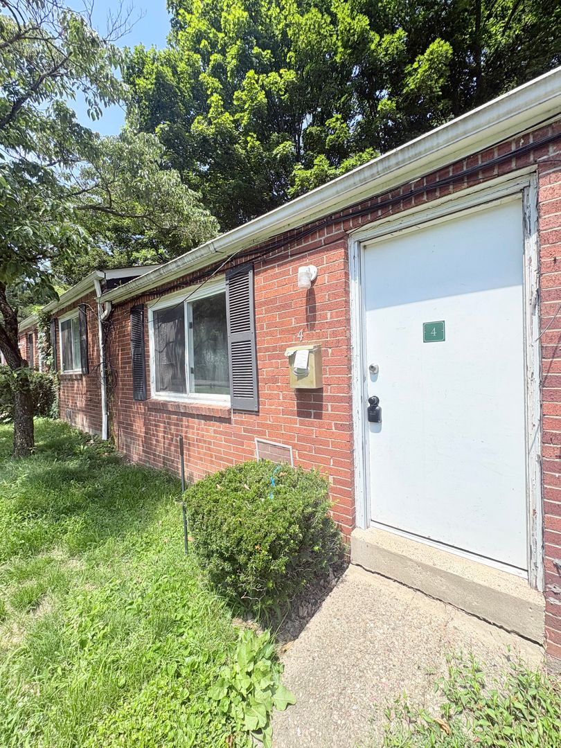 Penn Hills Apartment: 1 Penn Ridge Court