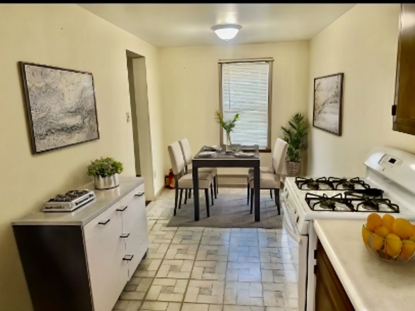 Manor Apartment: 40 Race Street