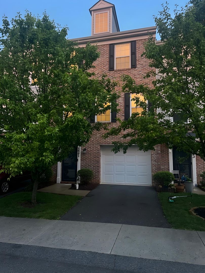 Warrendale Townhome: 221 Faulk Drive