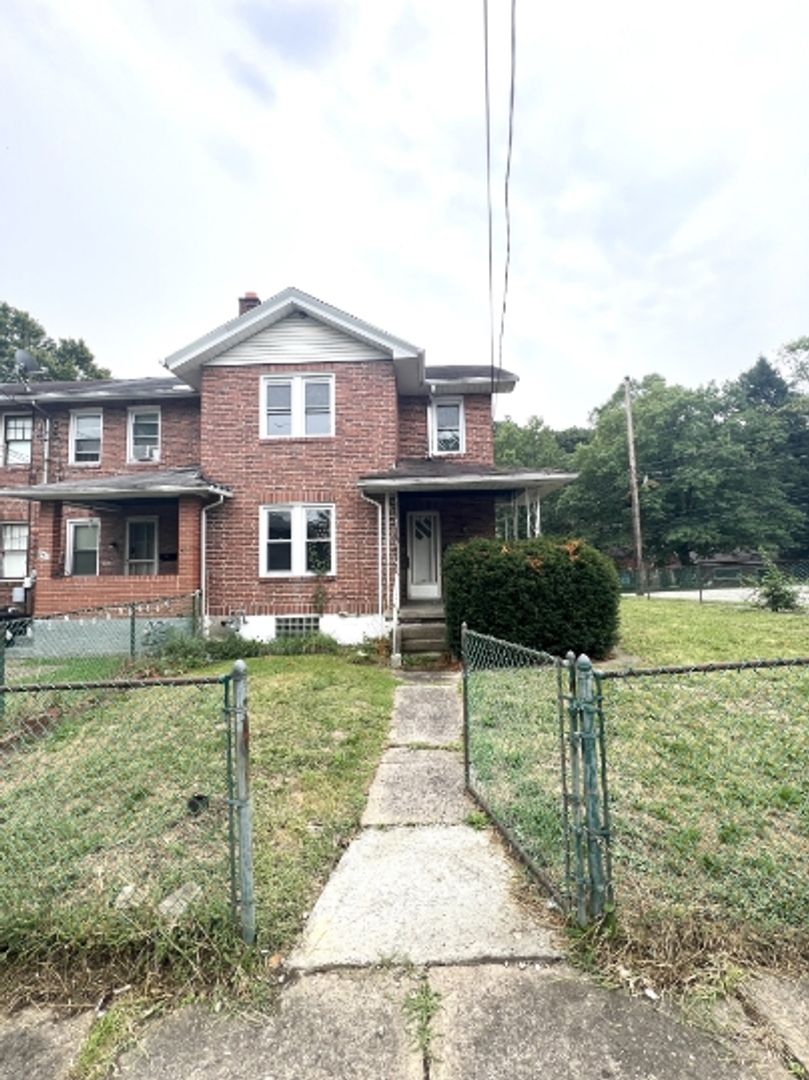 Clairton House: 453 Ohio Ave
