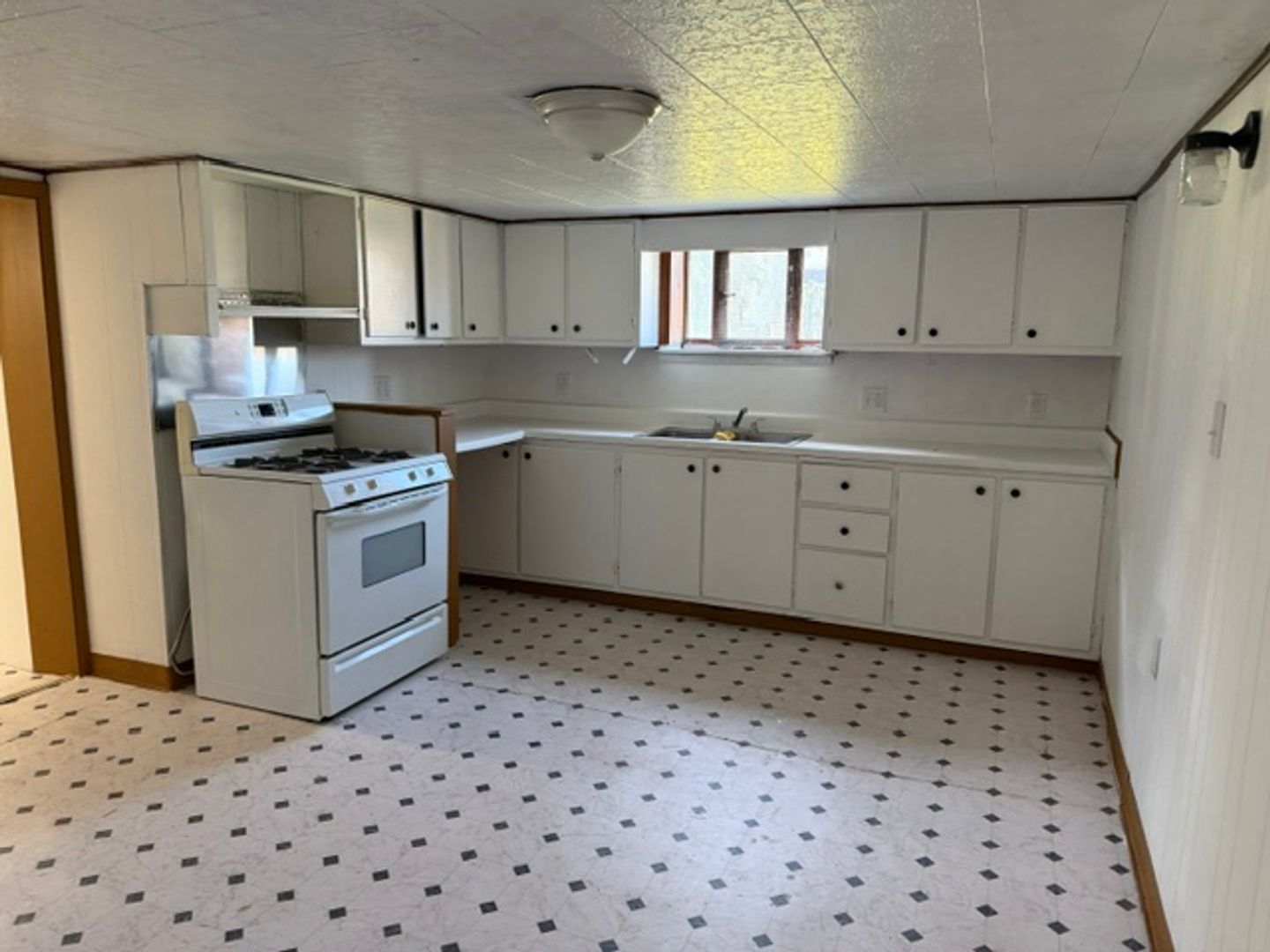 Clairton House: 832 Delaware Ave