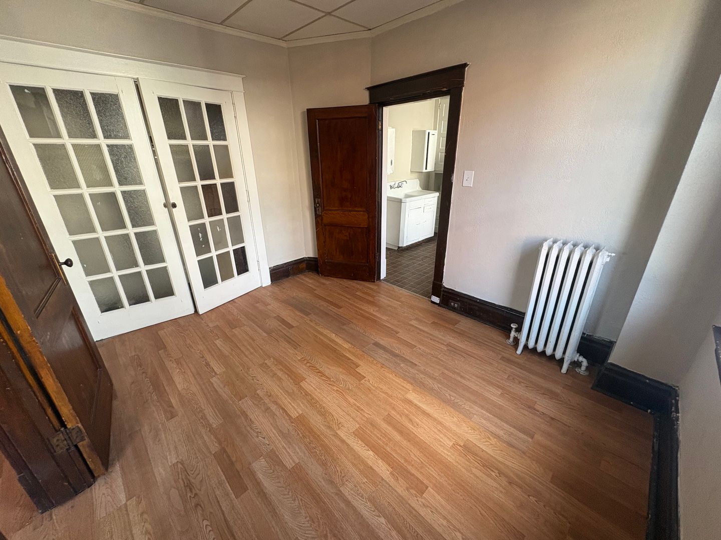 Jeannette Apartment: 211 South 2nd Street