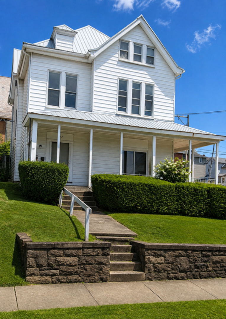 Irwin Apartment: 517 Walnut St