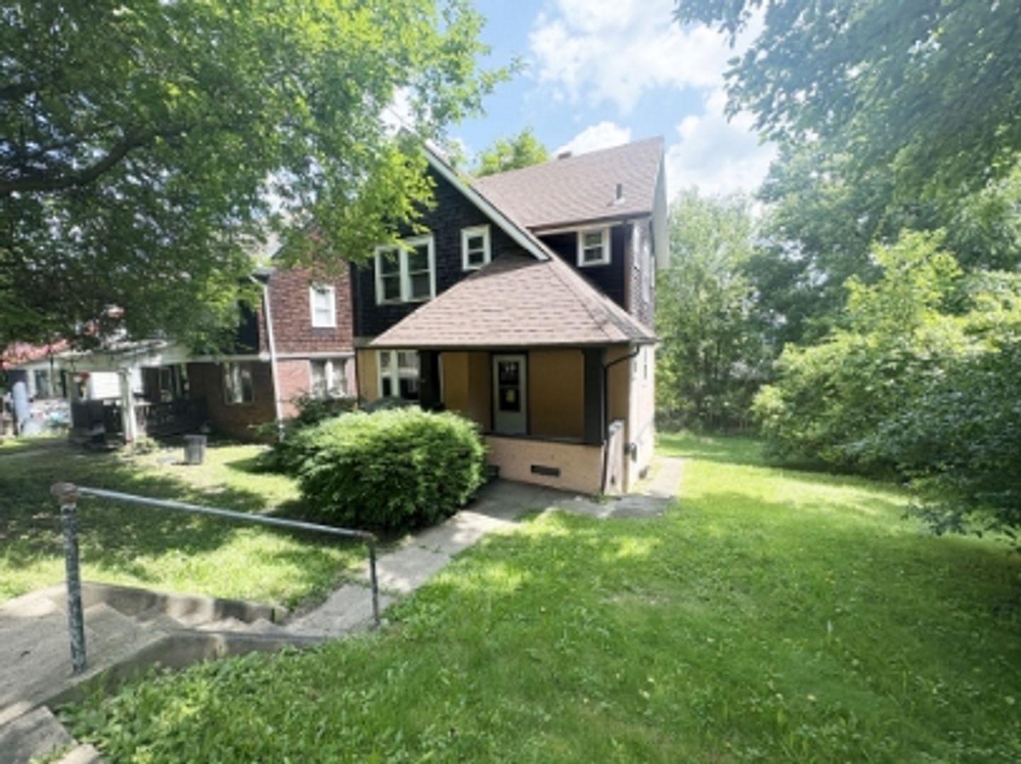 Clairton House: 800 N 6Th St.