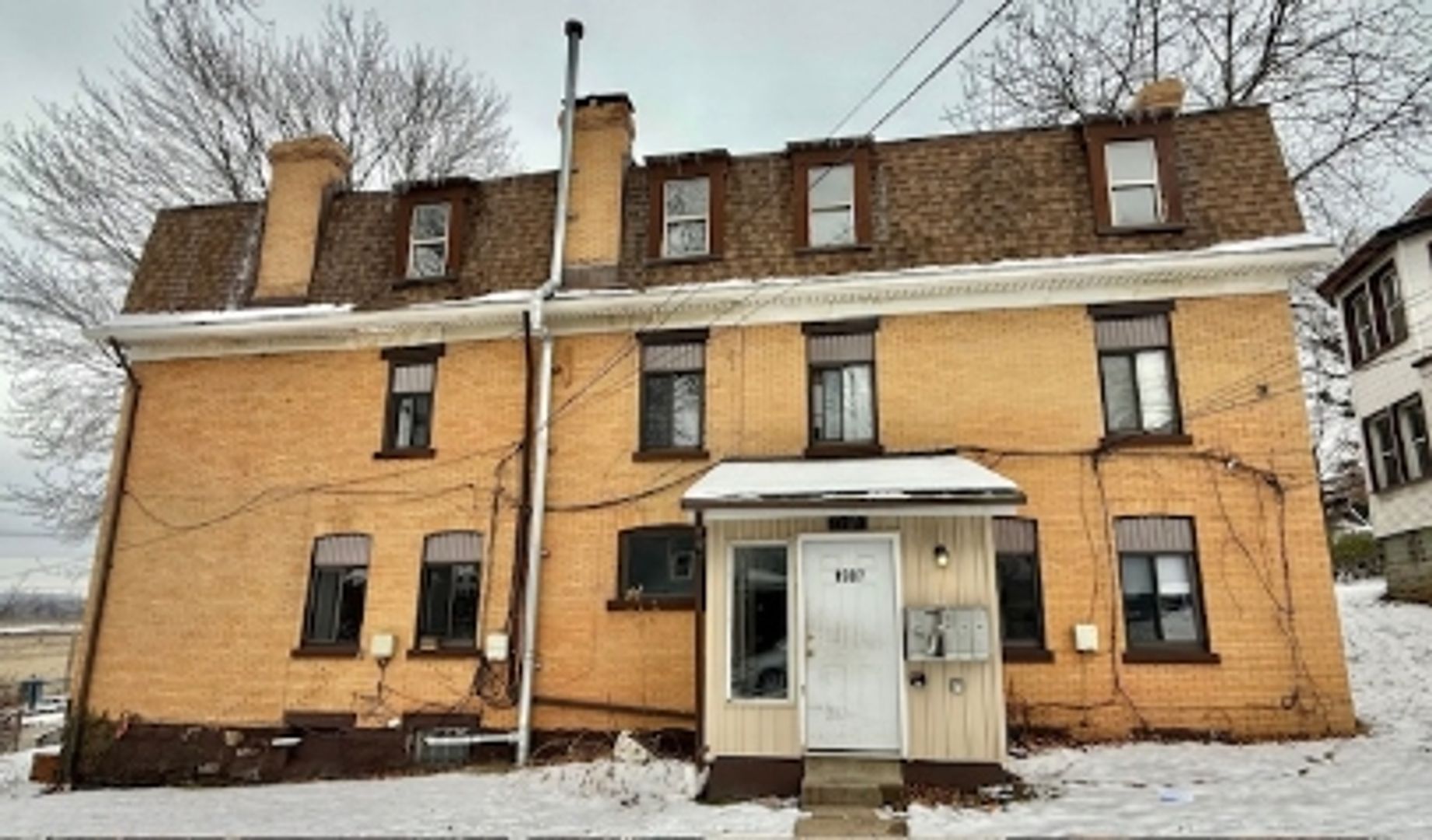 Swissvale Apartment: 1907 Delaware Avenue
