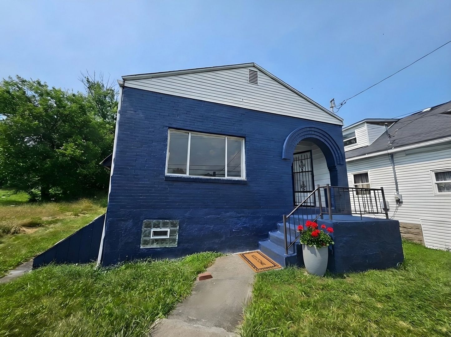 Clairton House: 415 N 4th St