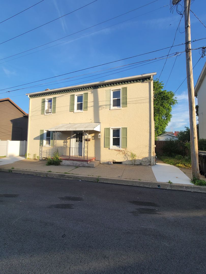 Latrobe Apartment: 114 Thompson Street
