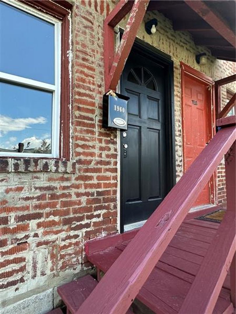 Pittsburgh Apartment: 1958 Perrysville Avenue