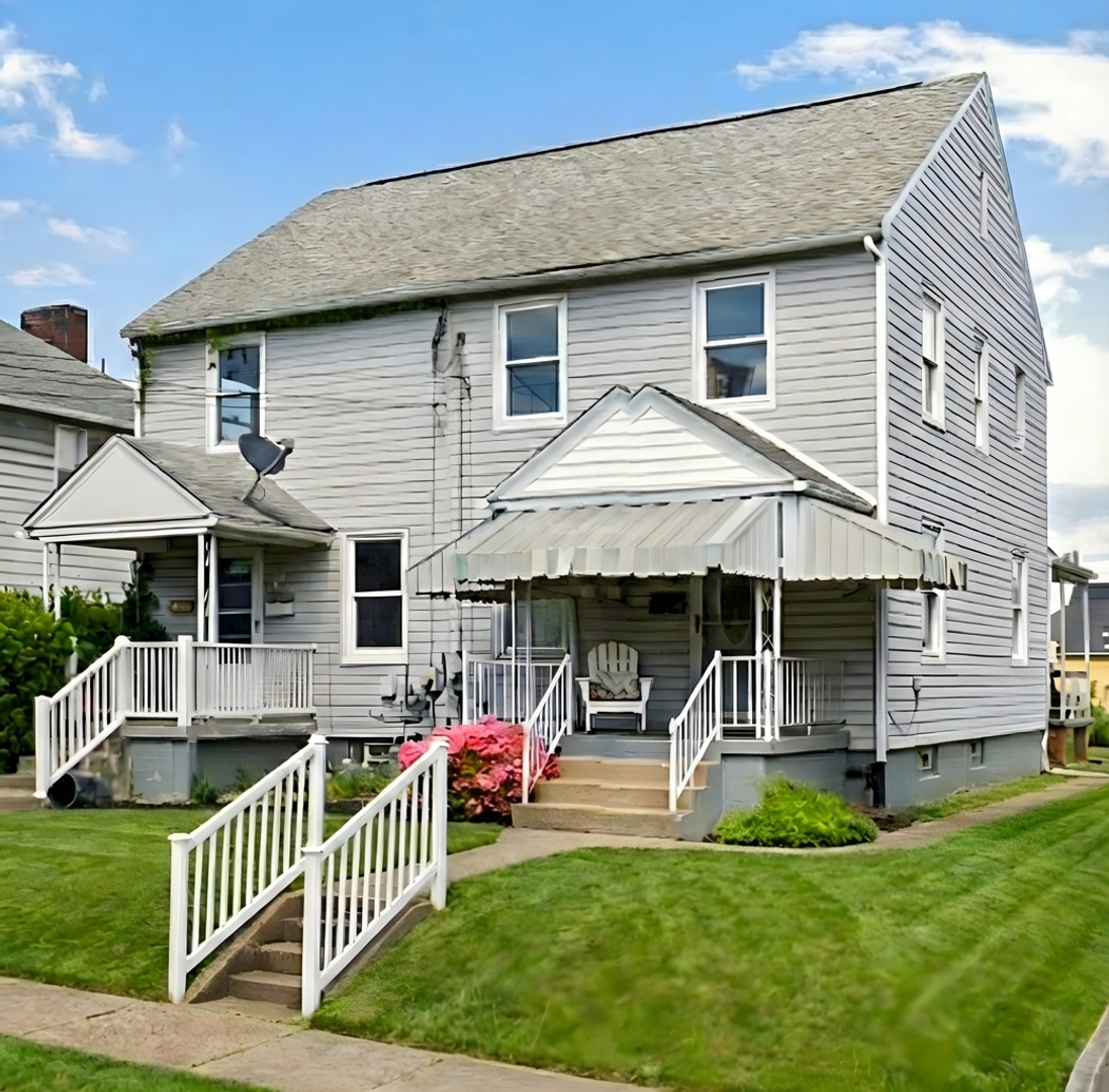 Clairton House: 922 Vankirk St