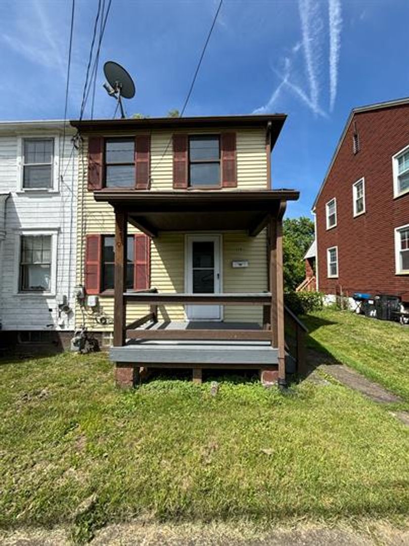 Clairton House: 929 Vankirk - 1