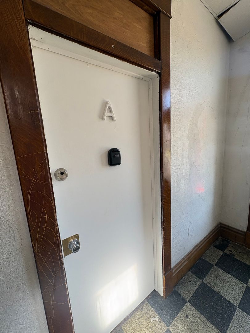 Jeannette Apartment: 211 South 2nd Street