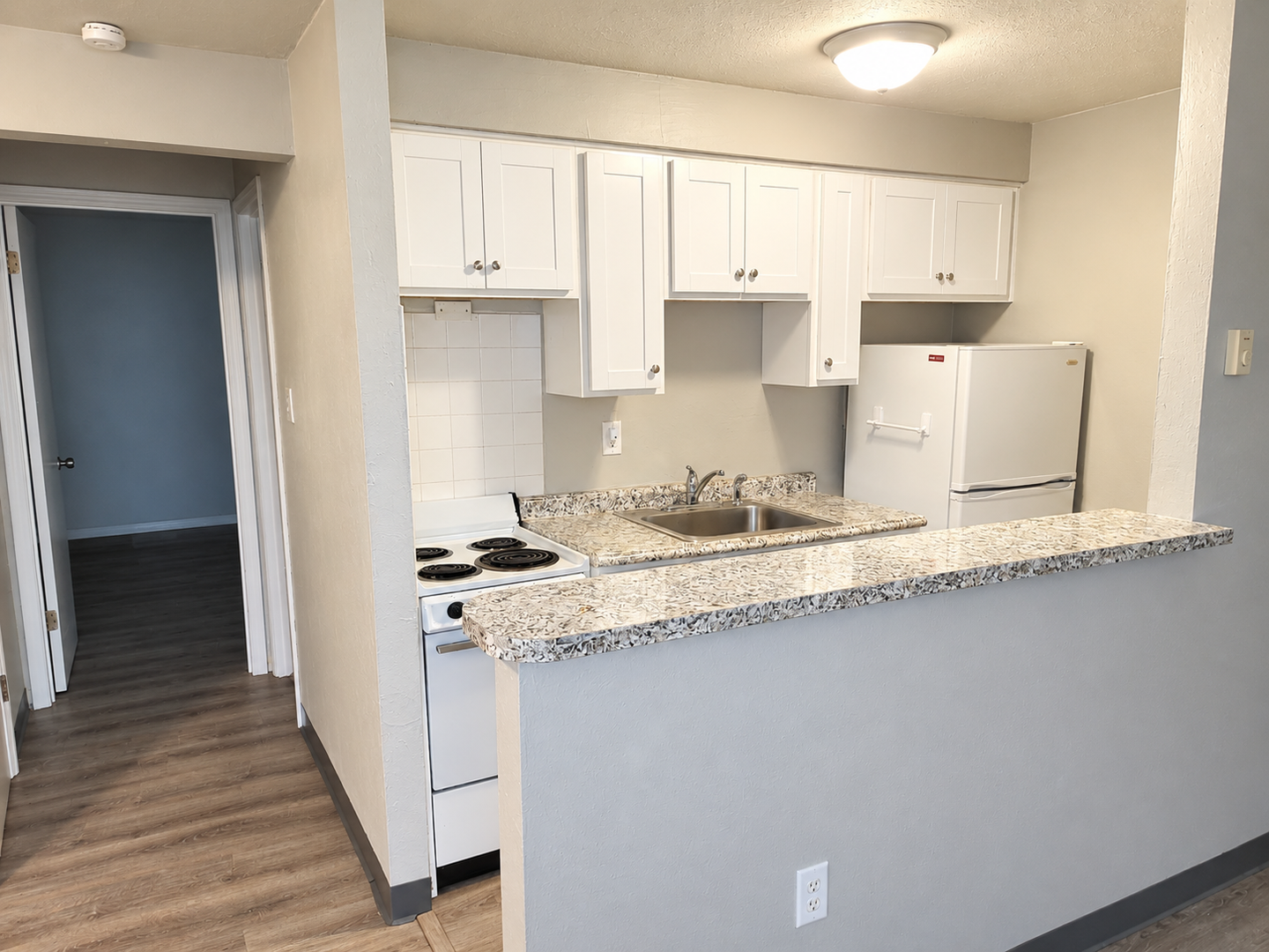 California Apartment: Union Ave Apartments