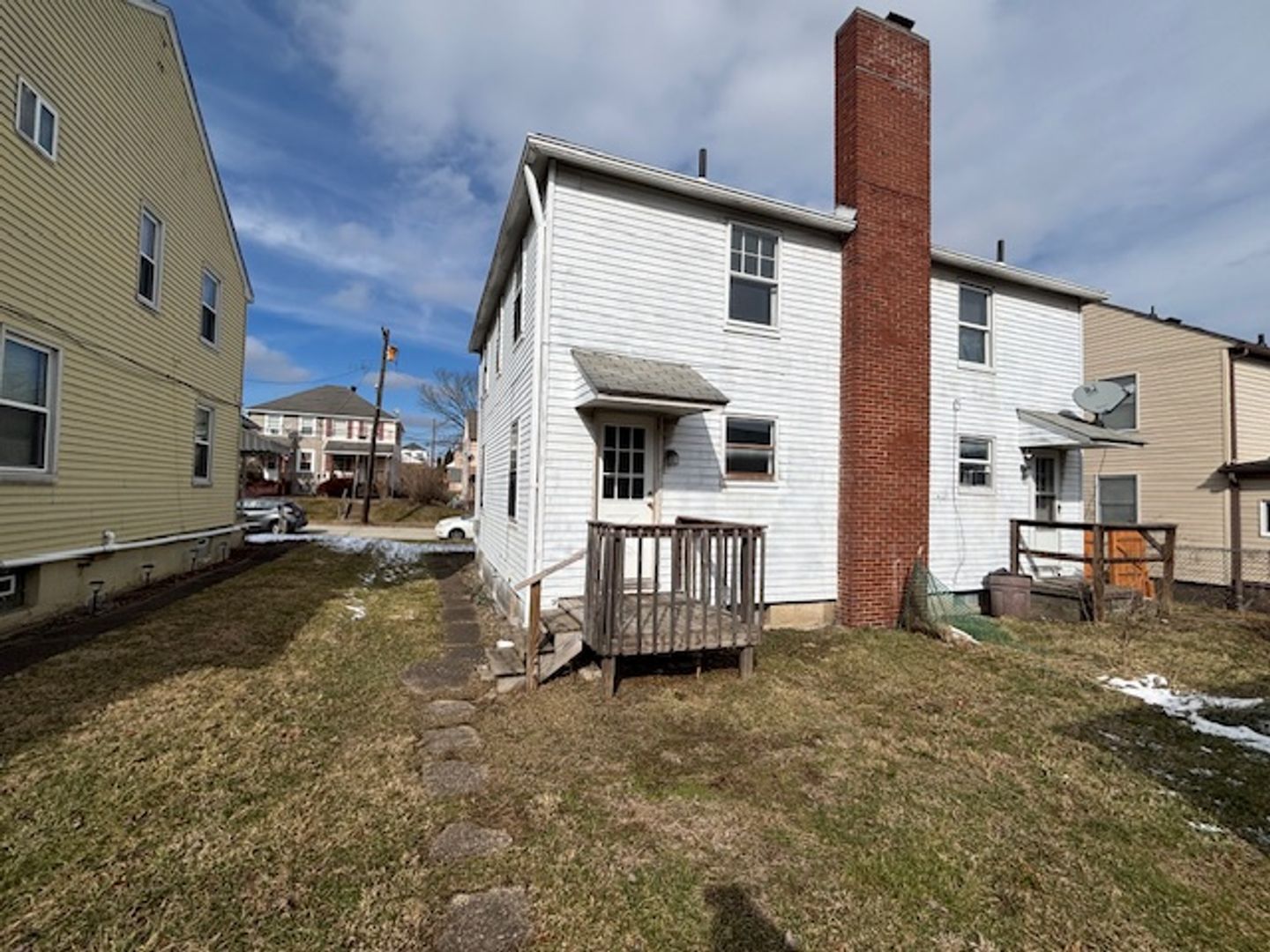 Clairton Townhome: 618 Farnsworth Ave